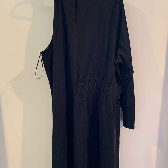 The Perfect Little Black Sexy Dress! - Picture 3 of 4